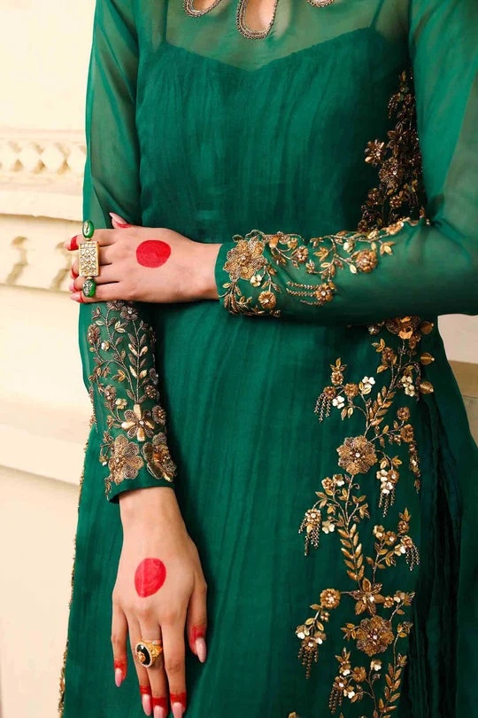 Zamrood Ara Pakistani fashion outfit in green, emerald green tones.